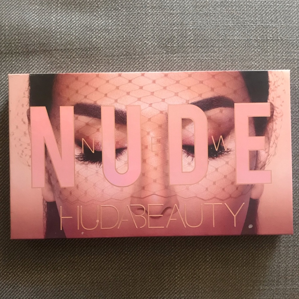 Huda Beauty New Nudes Eyeshadow Palette